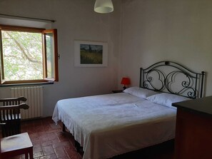 3 Schlafzimmer, Reisekinderbett, kostenloses WLAN, Bettwäsche