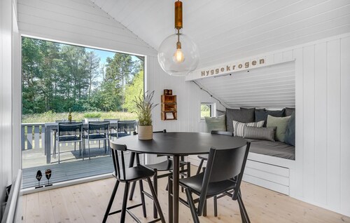 Beautiful home in Ebeltoft with WiFi
