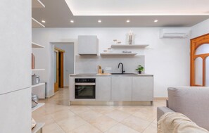 Fridge, stovetop, coffee/tea maker