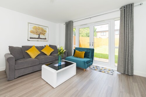 Greenfield Modern 3 Bed room Home - Southscote lane, Reading