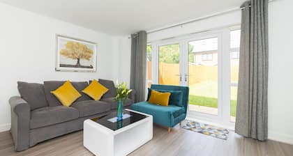 Greenfield Modern 3 Bed room Home - Southscote lane, Reading