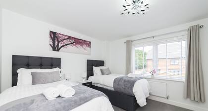 Greenfield Modern 3 Bed room Home - Southscote lane, Reading