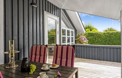 2 bedroom gorgeous home in Hemmet