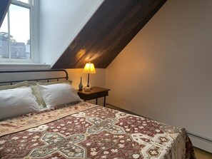 1 bedroom, desk, free WiFi, bed sheets