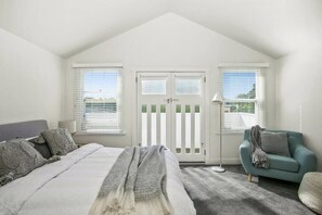 4 bedrooms, iron/ironing board, WiFi