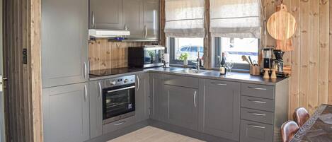 Fridge, dishwasher, coffee/tea maker