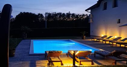 Maison confortable de 5 chambres Ă .