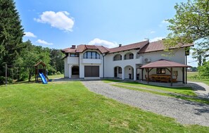 Exterior - Stunning home in Desni Stefanki (Desni Stefanki)