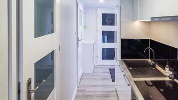 Kylskåp, ugn, spishäll och diskmaskin