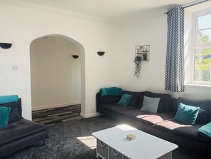 Smart TV, fireplace, DVD player, books