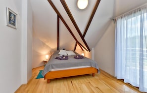 3 bedrooms, in-room safe, travel crib, free WiFi - Luxurious home in Rukljevina with sauna (Rukljevina)