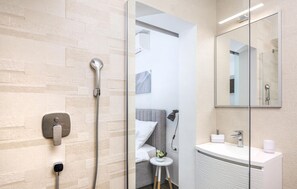 Douche, séchoir à cheveux