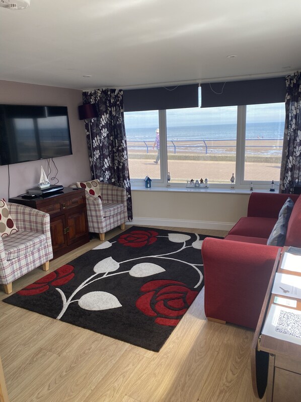 Smart TV - Beach Cottage with Stunning Sea View (Spittal)