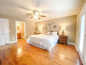 5 Schlafzimmer, Schreibtisch, Bügeleisen/Bügelbrett, kostenloses WLAN