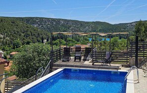 A heated pool - 3 bedroom cozy home in Skradin (Skradin)