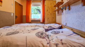 1 bedroom, free WiFi, bed sheets