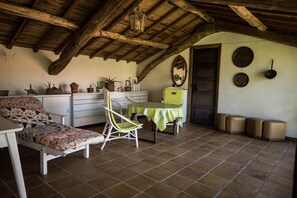 Dining - Pequeño Pazo Gallego del Siglo Xviii con Piscina (Meis)