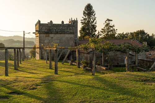 Pequeño Pazo Gallego del Siglo Xviii con Piscina