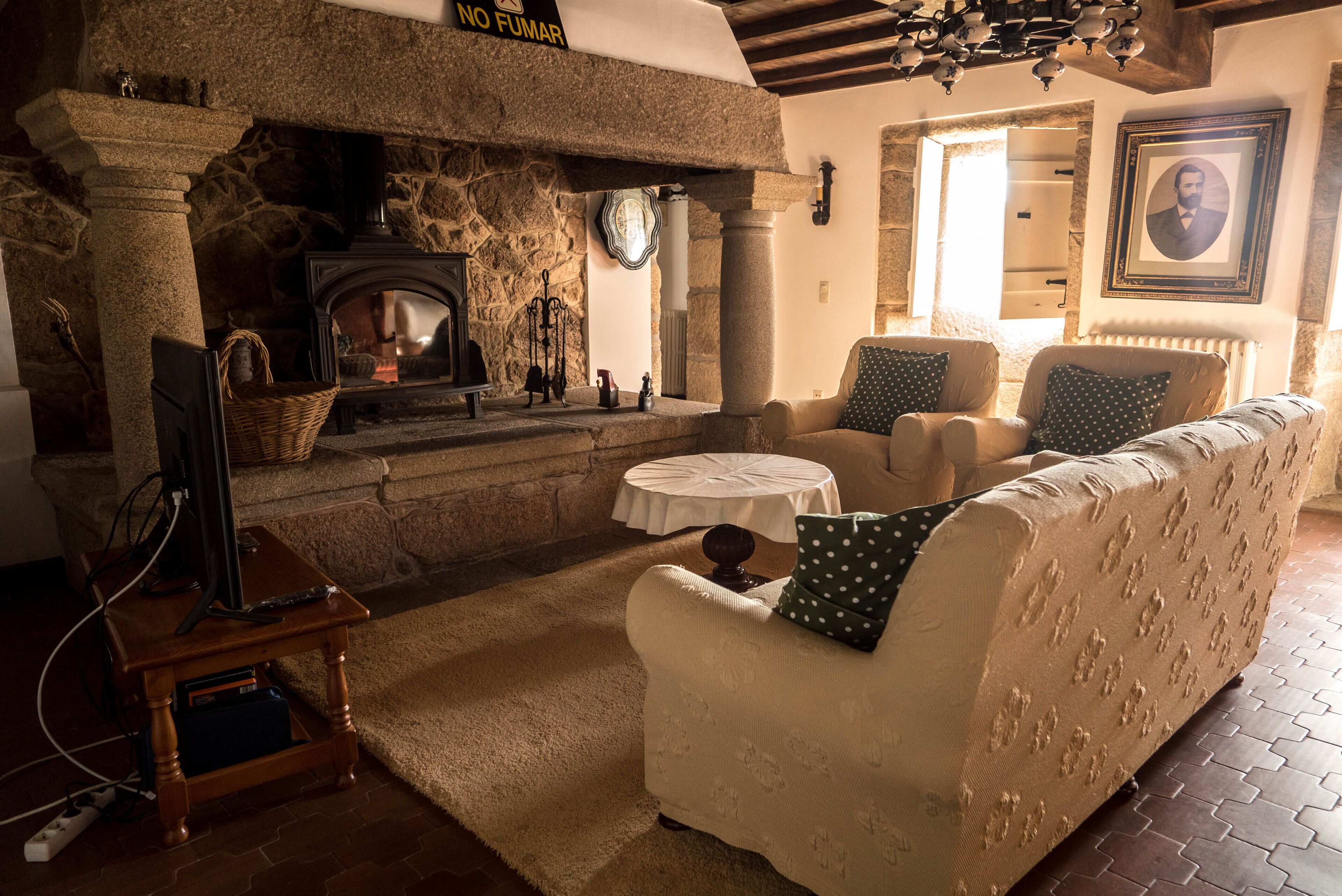 Télévision, cheminée