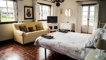 6 chambres, bureau, lit parapluie, draps fournis