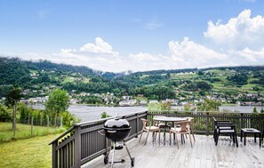 Outdoor dining - Cozy home in Ulvik with WiFi (Ulvik)