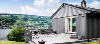 Cozy home in Ulvik with WiFi
