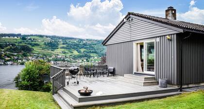 Cozy home in Ulvik with WiFi