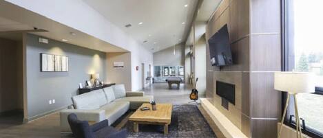 Smart TV, fireplace, stereo