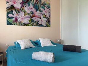 3 bedrooms, desk, iron/ironing board, free WiFi