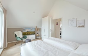 2 bedrooms, iron/ironing board, travel crib, free WiFi - Stunning home in Büsum with sauna (Büsum)