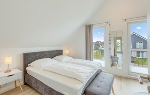2 bedrooms, iron/ironing board, travel crib, free WiFi