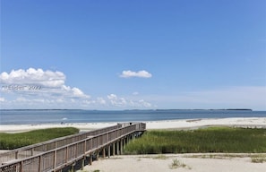 Beach nearby, sun-loungers, beach towels