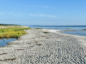 Beach nearby, sun loungers, beach towels