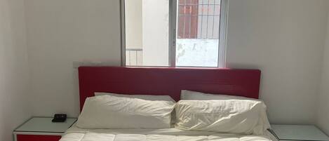 2 habitaciones, tabla de planchar con plancha, wifi y ropa de cama