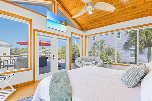 Private POOL/SPA-Almost beachfront, Amazing Gulf Views, walk to Bridge St.