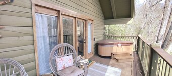 YOUR LOVE STORY BEGINS HERE! SECLUDED! ROMANTIC TRUE LOG CABIN! NOT PET FRIENDLY