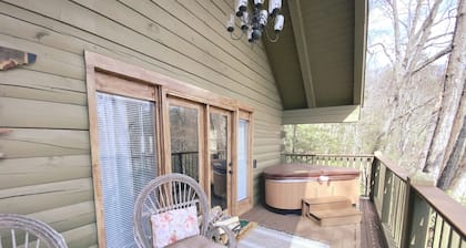 YOUR LOVE STORY BEGINS HERE! SECLUDED! ROMANTIC TRUE LOG CABIN! NOT PET FRIENDLY