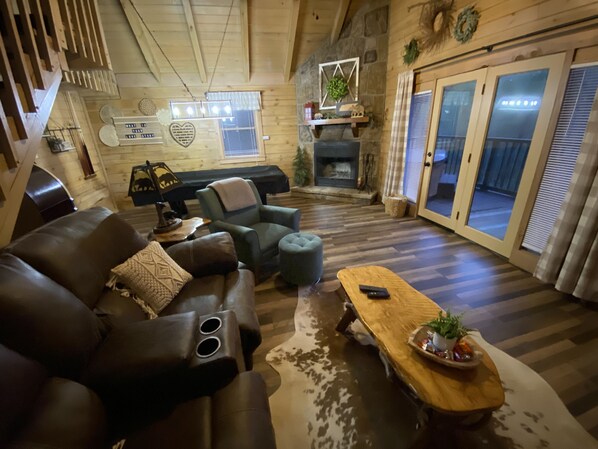 TV, fireplace, stereo