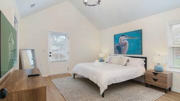 3 chambres, bureau, fer et planche à repasser, lit parapluie