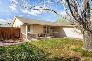 Exterior - Beautiful home minutes from a dozen wineries (Clifton)
