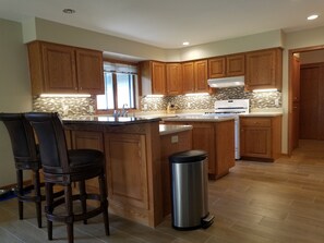 Microwave, dishwasher, coffee/tea maker, toaster