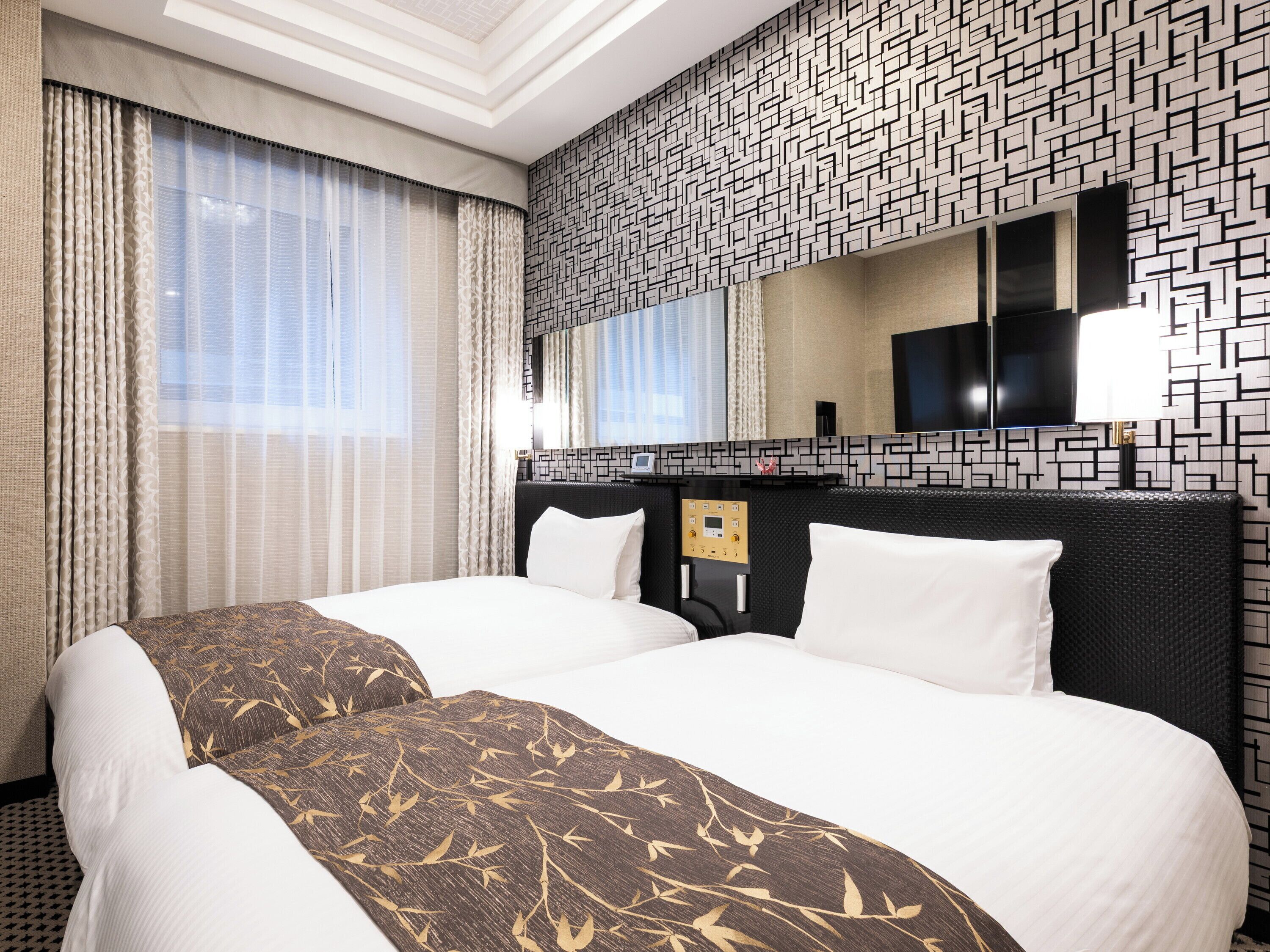 Deluxe Twin Room, Non Smoking | Desk, blackout drapes, iron/ironing board, free WiFi