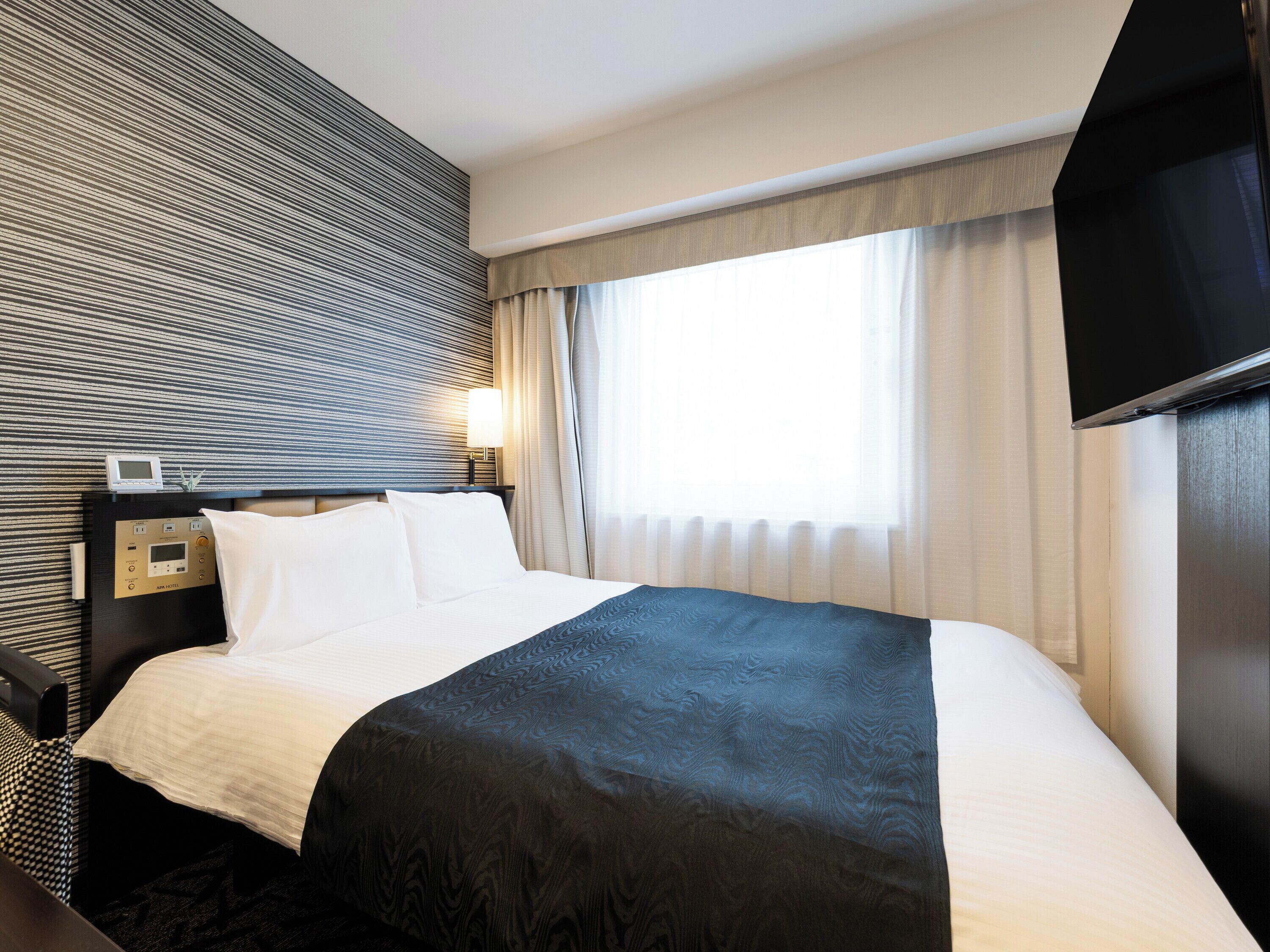 Queen Bed Room for one person, Non Smoking | Desk, blackout drapes, iron/ironing board, free WiFi