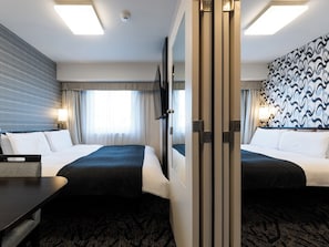 Desk, blackout drapes, iron/ironing board, free WiFi - APA Hotel Kintetsu Nara Ekimae (Nara)