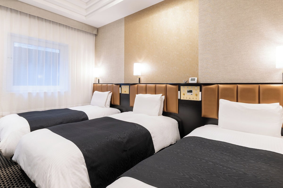 Triple Beds Room, Non Smoking | Desk, blackout drapes, iron/ironing board, free WiFi