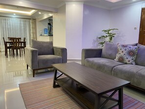 TV connectée de 43 pouces avec chaînes numériques, télévision, Netflix