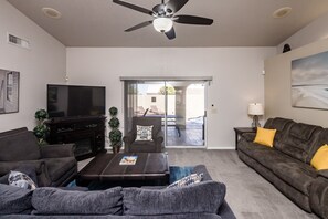 Smart TV, fireplace, DVD player, stereo