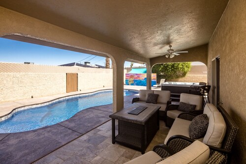 We are 10  mins from Windsor launch ramp and London Bridge channel. 