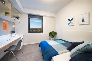 Desk, laptop workspace, free WiFi, wheelchair access - dwell East End Adelaide (Adelaide)