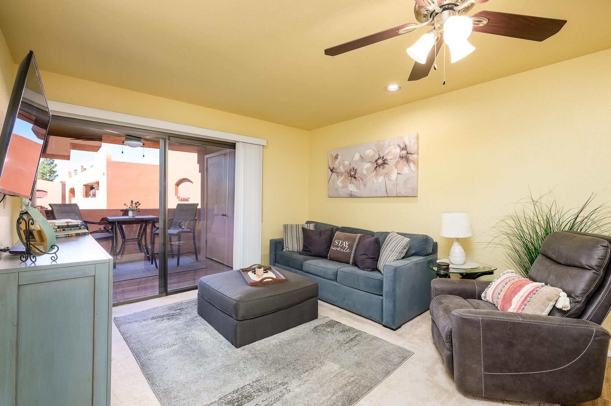 تلفزيون ذكي، تنس طاولة، كُتُب